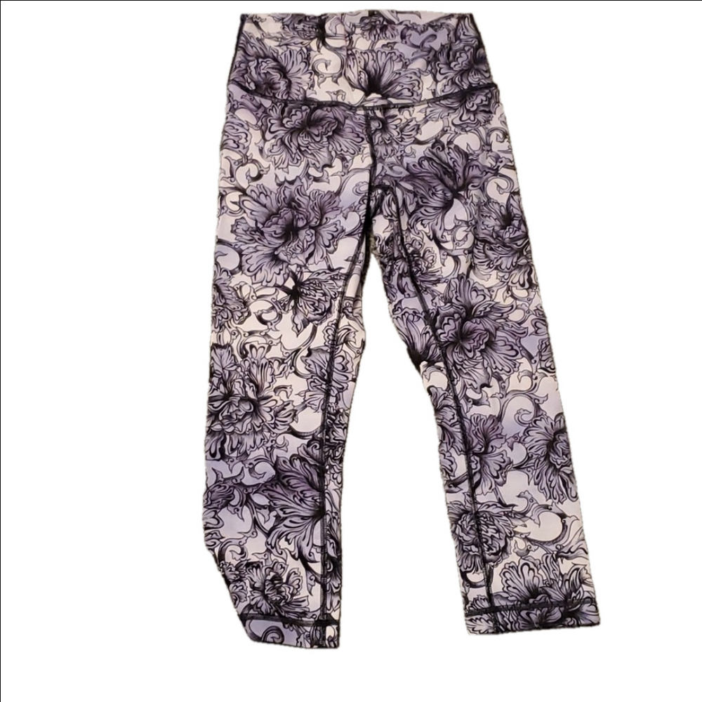 #143 Lululemon leggings size 6 b864